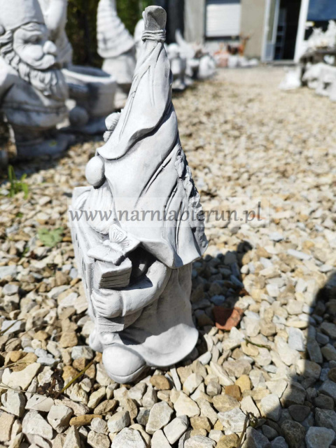 Figurka betonowa KRASNAL SKRZAT KRASNOLUDEK WELCOME H30 Figurka betonowa KRASNAL SKRZAT KRASNOLUDEK WELCOME H30