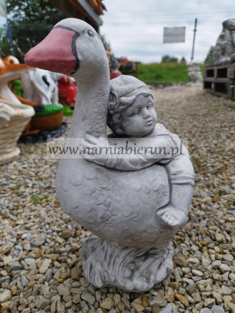Figurka ogrodowa betonowa CHŁOPAK NA GĘSI H36 Figurka ogrodowa betonowa CHŁOPAK NA GĘSI H36