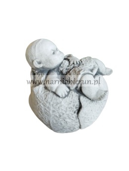 Figurka ogrodowa betonowa DZIECKO W KAPUŚCIE 13 cm.