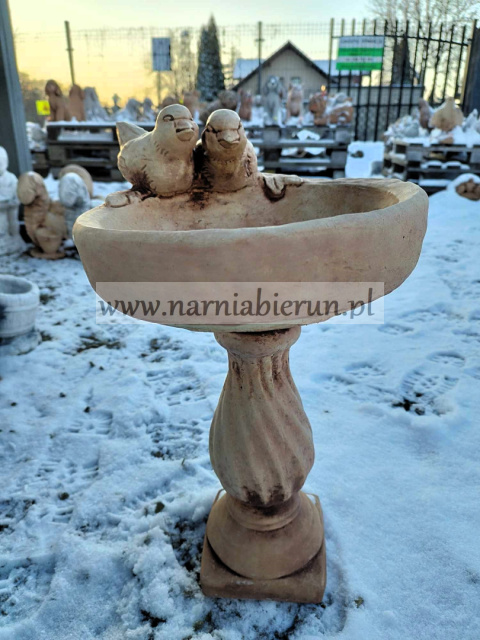 Figurka betonowa poidełko POIDŁO ptaki na kolumnie 51 cm Figurka betonowa poidełko POIDŁO ptaki na kolumnie 51 cm