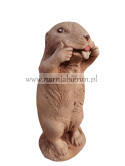 Figurka betonowa NIEGZRECZNY ŚWISTAK Z JĘZYKIEM 23 cm