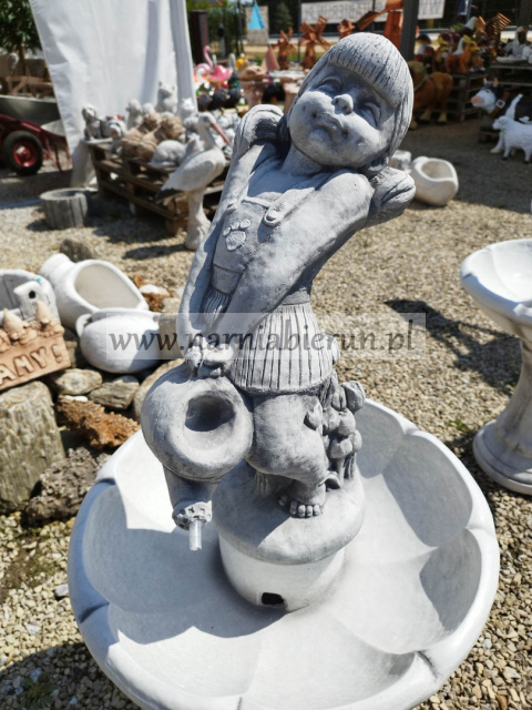 FONTANNA betonowa DZIEWCZYNKA Z KONEWKĄ 110 cm FONTANNA betonowa DZIEWCZYNKA Z KONEWKĄ 110 cm