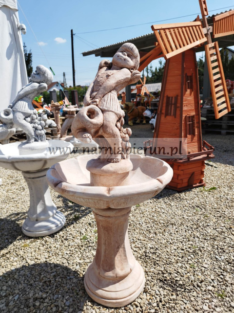 FONTANNA betonowa DZIEWCZYNKA Z KONEWKĄ 110 cm FONTANNA betonowa DZIEWCZYNKA Z KONEWKĄ 110 cm