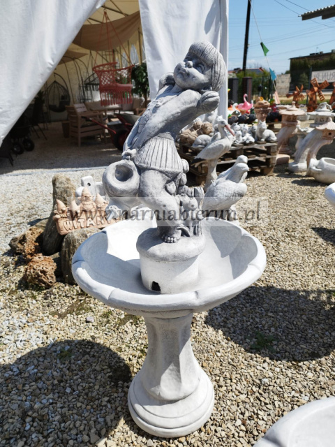 FONTANNA betonowa DZIEWCZYNKA Z KONEWKĄ 110 cm FONTANNA betonowa DZIEWCZYNKA Z KONEWKĄ 110 cm