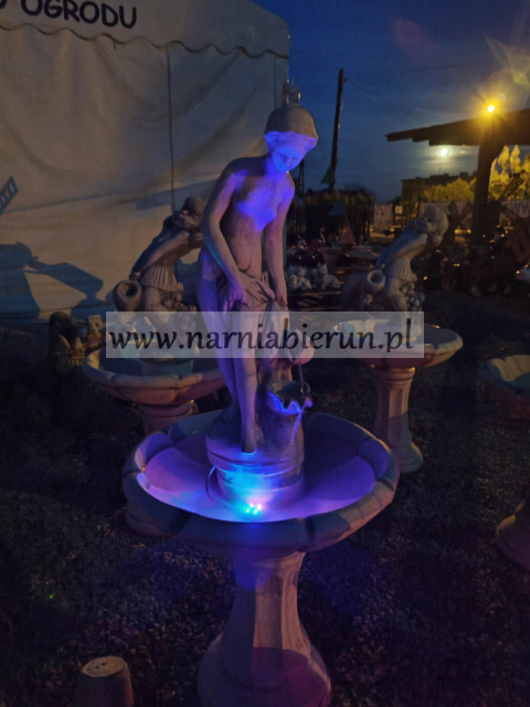 FONTANNA ogrodowa betonowa DAMA Z DZBANKIEM H118 FONTANNA ogrodowa betonowa DAMA Z DZBANKIEM H118