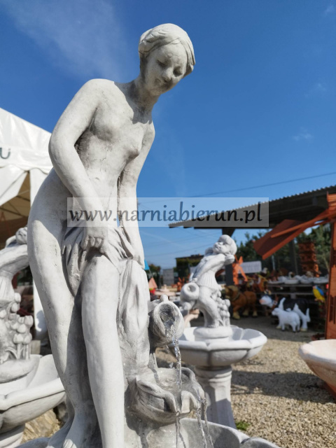 FONTANNA ogrodowa betonowa DAMA Z DZBANKIEM H118 FONTANNA ogrodowa betonowa DAMA Z DZBANKIEM H118