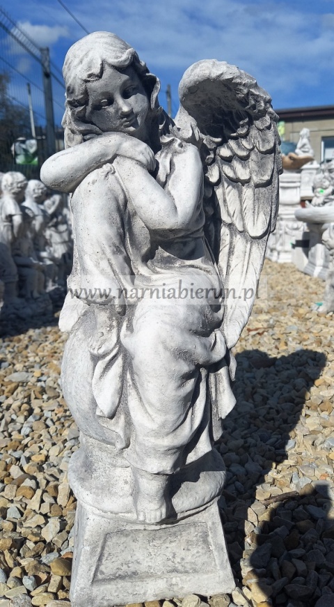 Figurka betonowa ANIOŁ ZAMYŚLONY NA KULI 40 cm Figurka betonowa ANIOŁ ZAMYŚLONY NA KULI 40 cm