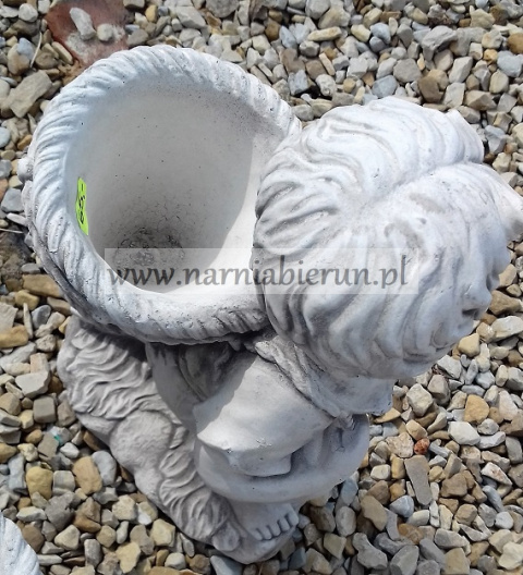 Figurka betonowa donica CHŁOPAK Z KOSZEM 39 cm Figurka betonowa donica CHŁOPAK Z KOSZEM 39 cm