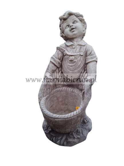 Figurka betonowa CHŁOPAK Z KOSZEM 45 cm Figurka betonowa CHŁOPAK Z KOSZEM 45 cm
