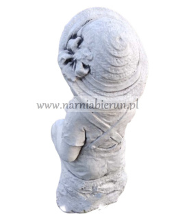 Figurka betonowa DZIEWCZYNA PAULINKA NA PNIU 34 cm