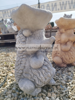 Figurka betonowa JEŻYK JEŻ POIDEŁKO LIŚCIEM 38 cm