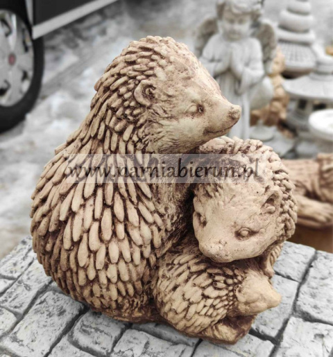 Figurka betonowa RODZINA JEŻY JEŻ 14 cm Figurka betonowa RODZINA JEŻY JEŻ 14 cm
