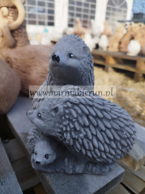 Figurka betonowa RODZINA JEŻY JEŻ 14 cm Figurka betonowa RODZINA JEŻY JEŻ 14 cm