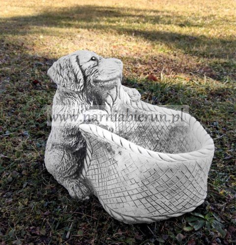 Figurka betonowa donica PIES LABRADOR Z KOSZEM 23 cm Figurka betonowa donica PIES LABRADOR Z KOSZEM 23 cm